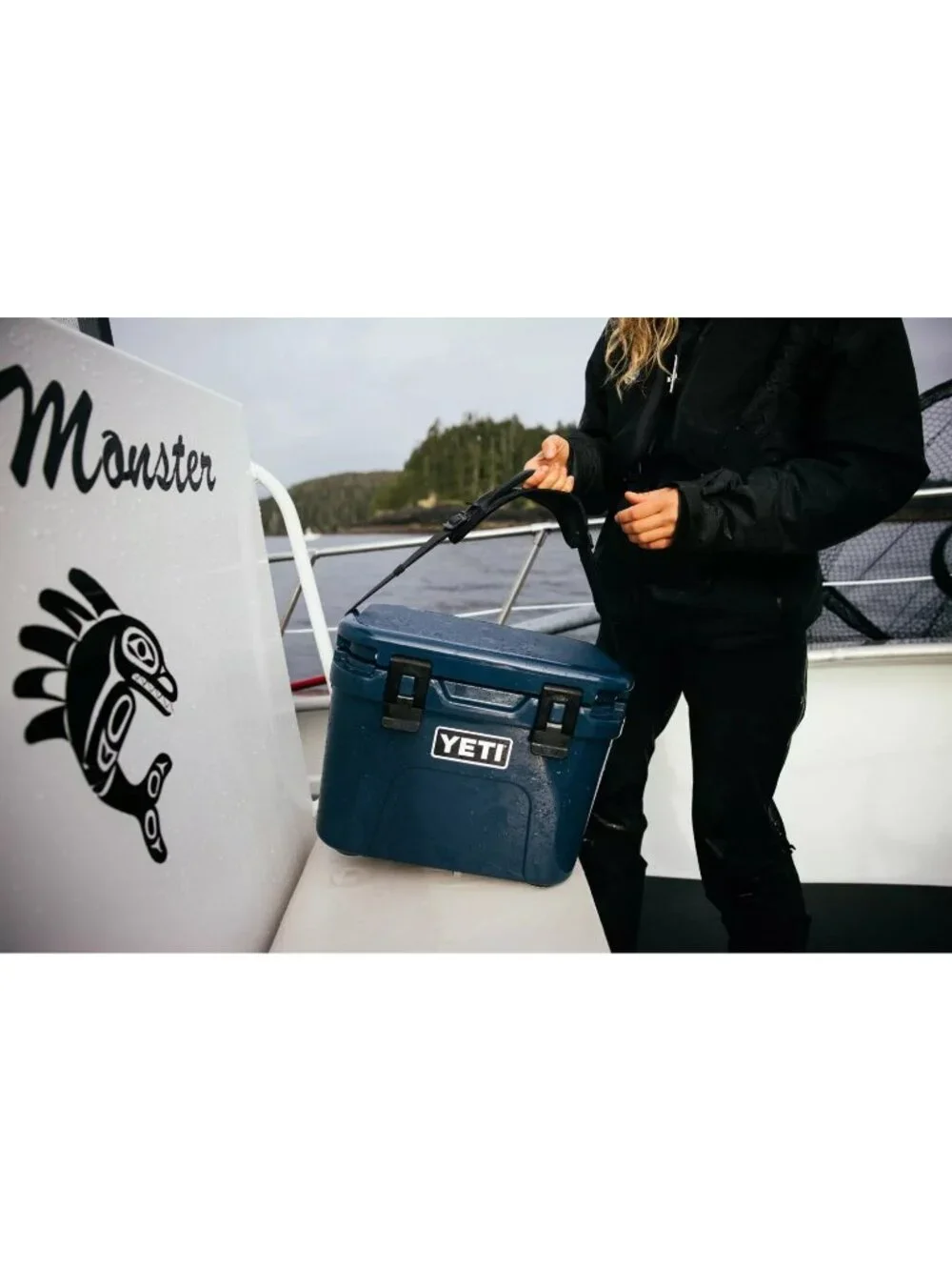 YETI Roadie 15 Hard Cooler in Navy Blue with tags Travel Outdoors
